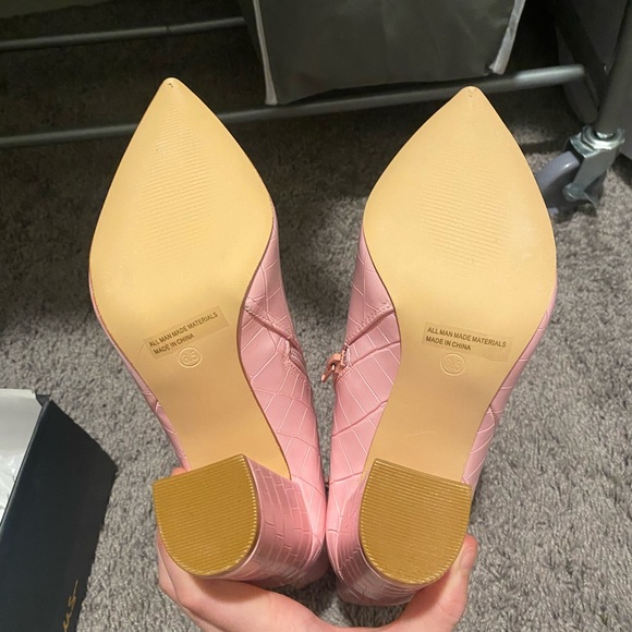 NWT Baby Pink Boots - Picture 5 of 8